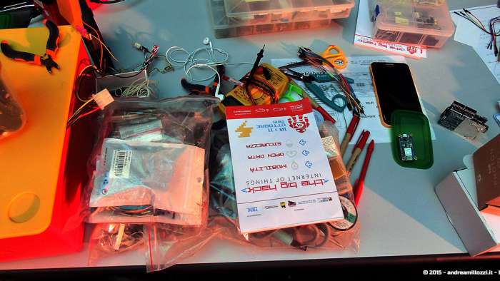 Andrea Millozzi blog - Hackathon: The Big Hack, Maker Faire Roma 2015 - componenti