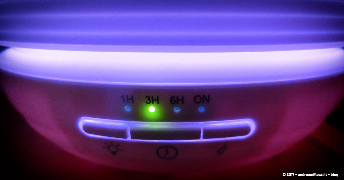 dispositivo a basso costo utile per umidificare, come ausilio per la cromoterapia e per i momenti di relax | dettaglio pulsanti frontali dispositivo a basso costo utile per umidificare, come ausilio per la cromoterapia e per i momenti di relax | dettaglio pulsanti frontali